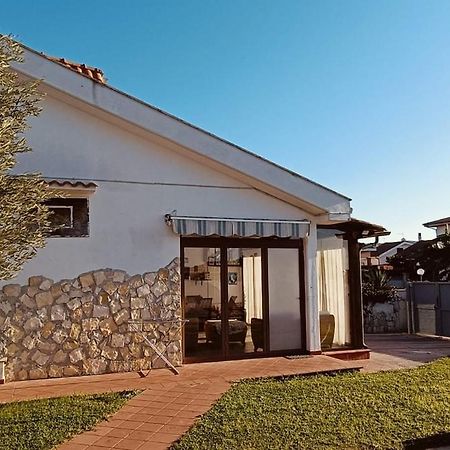 Villa Mery L'Americano Екстериор снимка