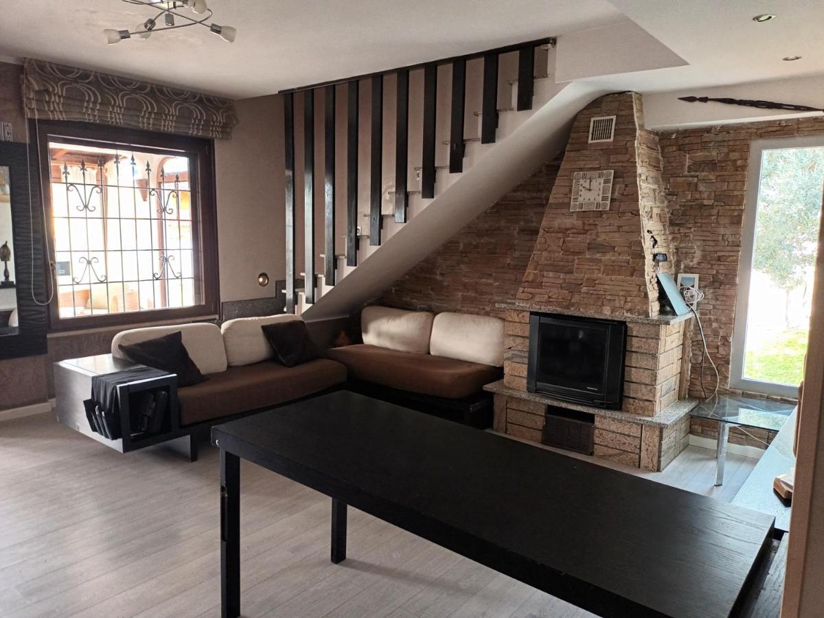 Villa Mery L'Americano Екстериор снимка