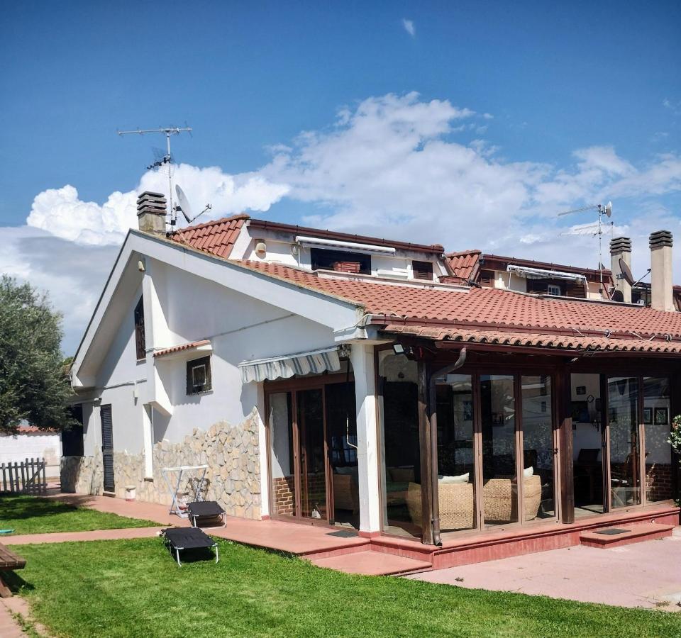 Villa Mery L'Americano Екстериор снимка
